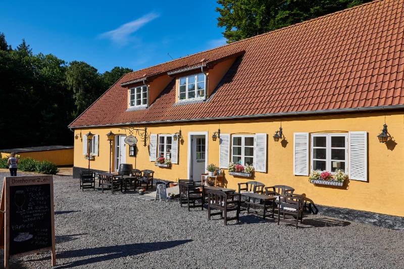 Hotel Skovly mellem Rønne og Hasle er oplagt til den aktive familie der er på ferie.